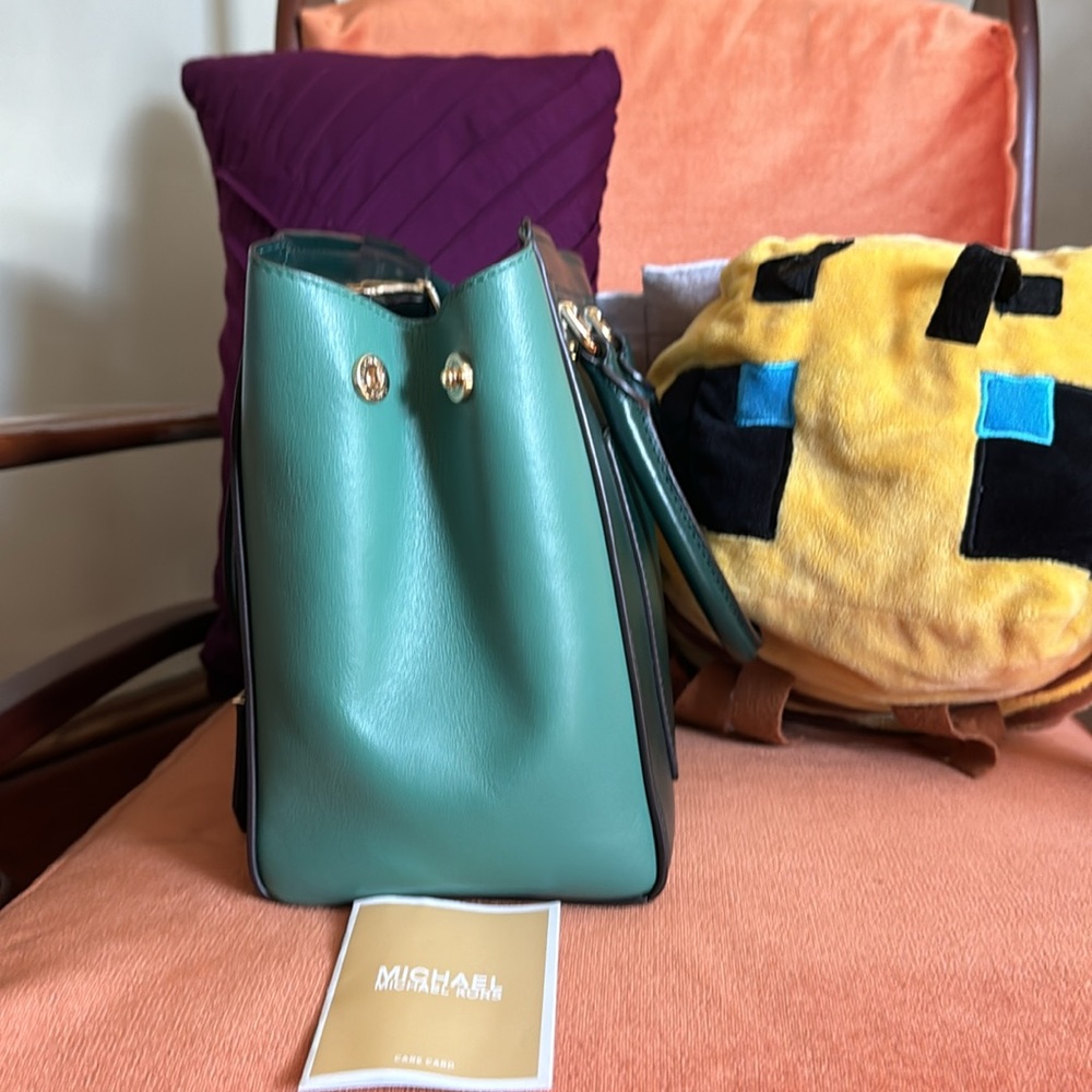 💚✅🌿🍃🐢Michael Kors - Picture 2 of 10